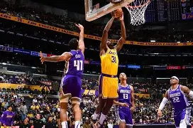 平博APP-贝克汉姆踢飞球